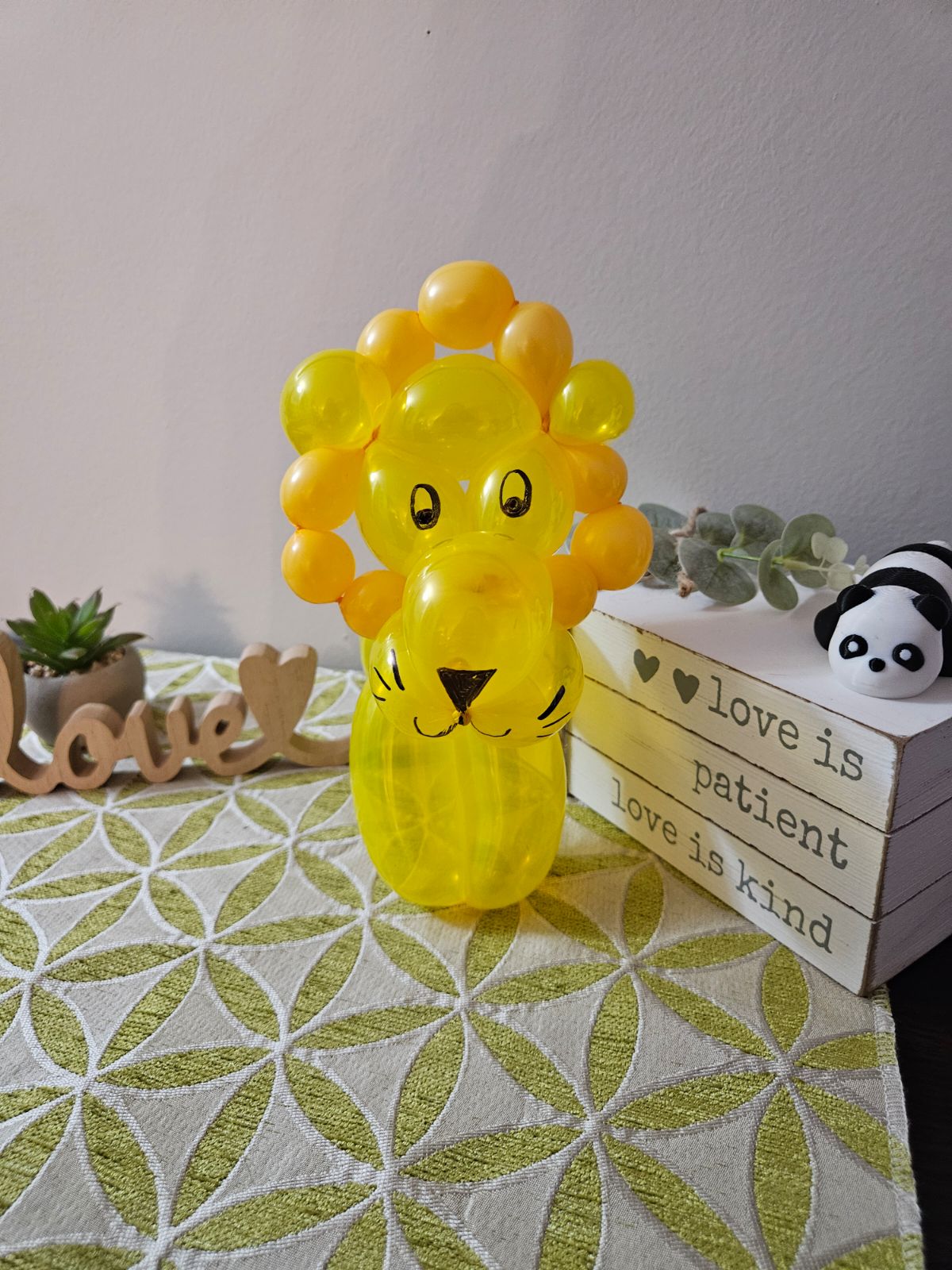 balloon lion
